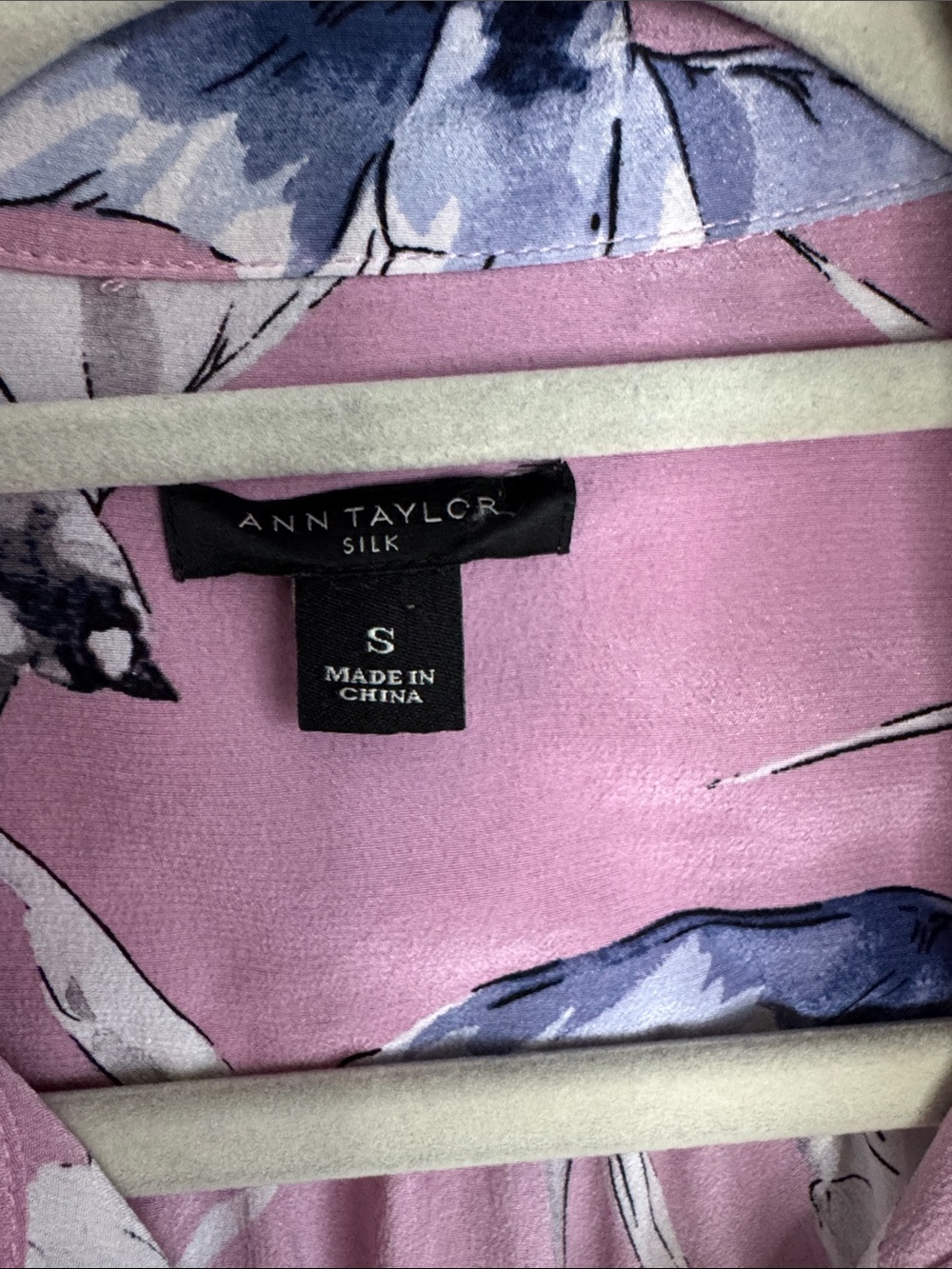 Ann Taylor 100% Silk Bird Print Button Front Blouse Pink Long Sleeve , size S - Picture 3 of 8